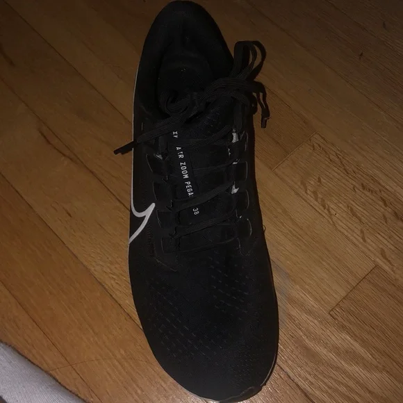 New Nike sneakers - Picture 2 of 2